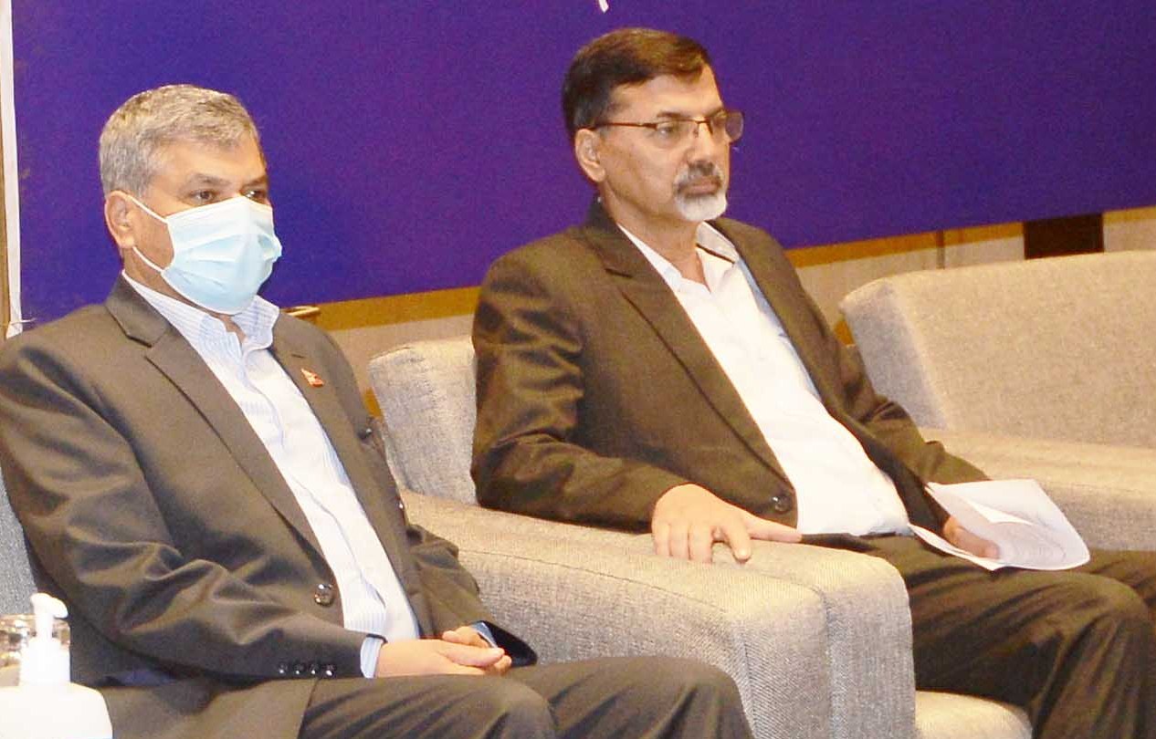 अर्थमन्त्री र गभर्नरको  बढ्दै  मञ्च सेयर, तरलता व्यवस्थापन गर्न अर्थमन्त्रीलाई गभर्नरको आग्रह